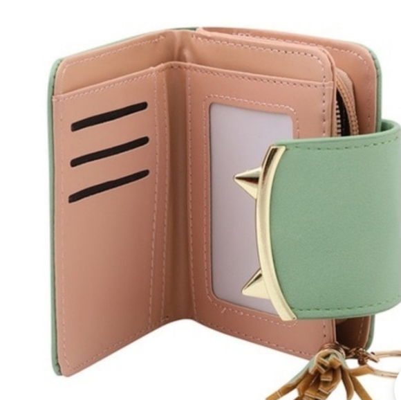 Cute Bi-fold wallet 💚 - Picture 3 of 9